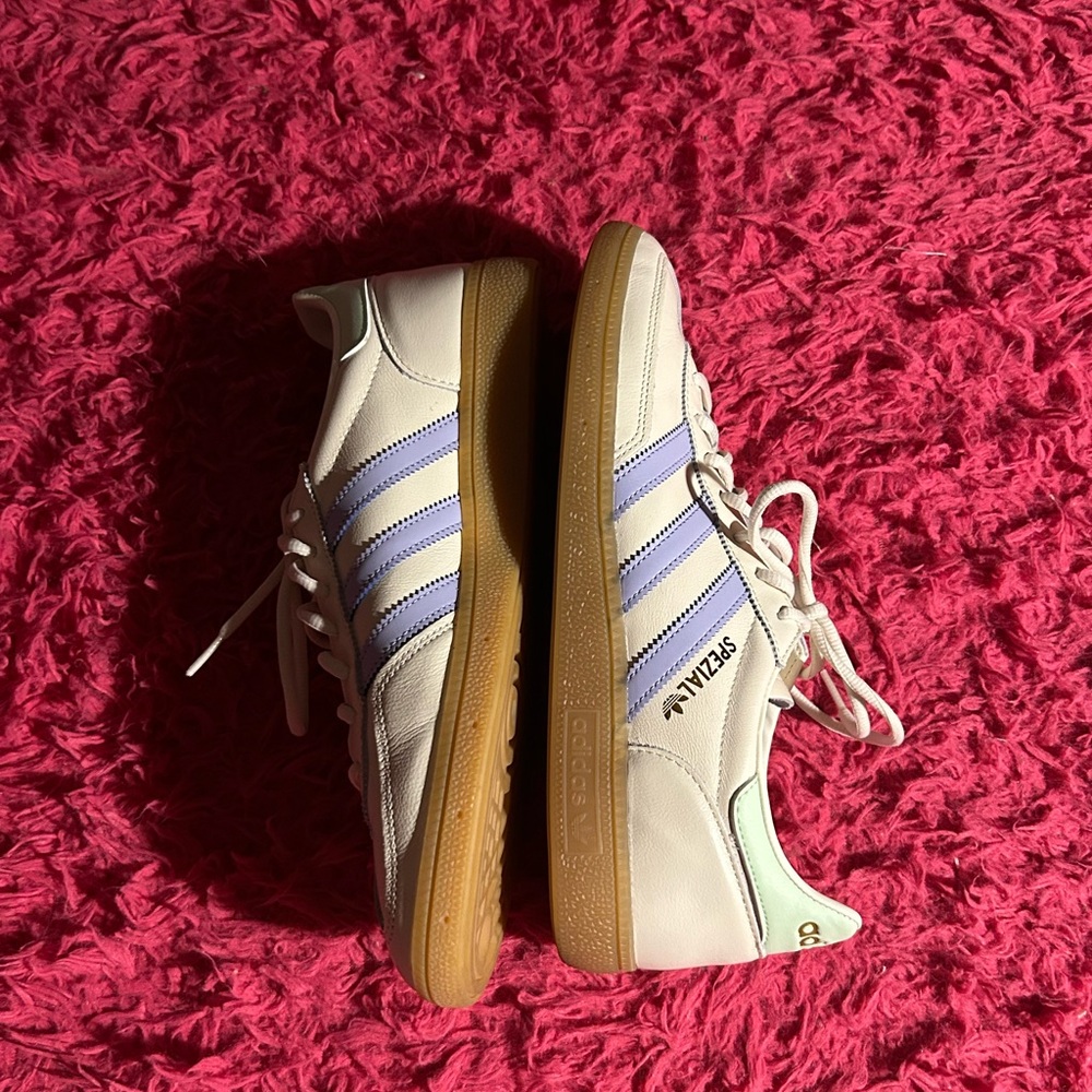 Mens Adidas sneakers
Special